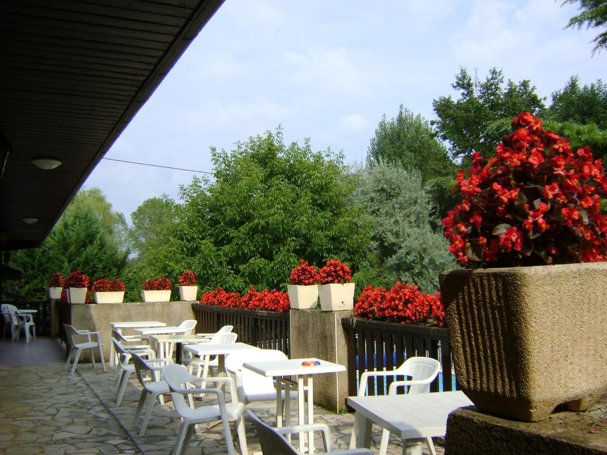 Logis Relais De Frejeroques Hotel