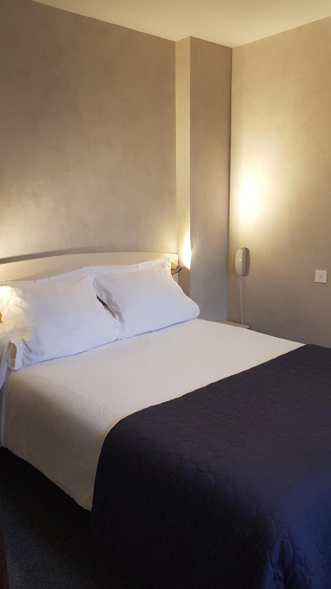 Logis Relais De Frejeroques 2*