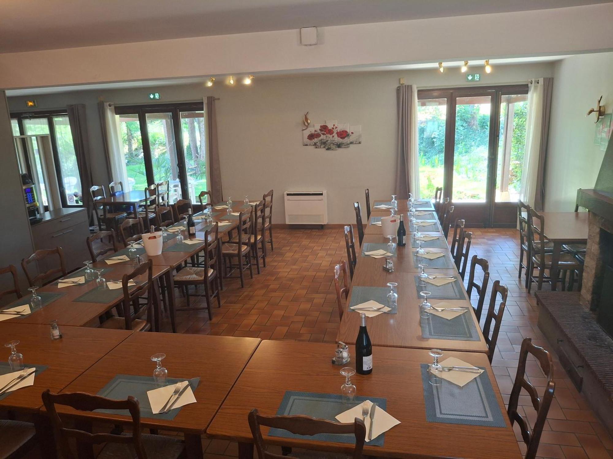 Hotel Logis Relais De Frejeroques Foissac (Aveyron)