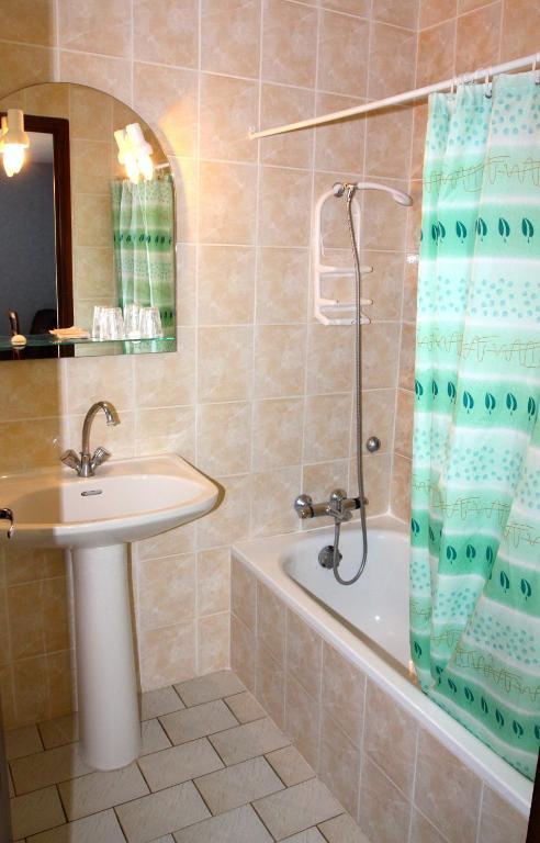 Logis Relais De Frejeroques Foissac (Aveyron)
