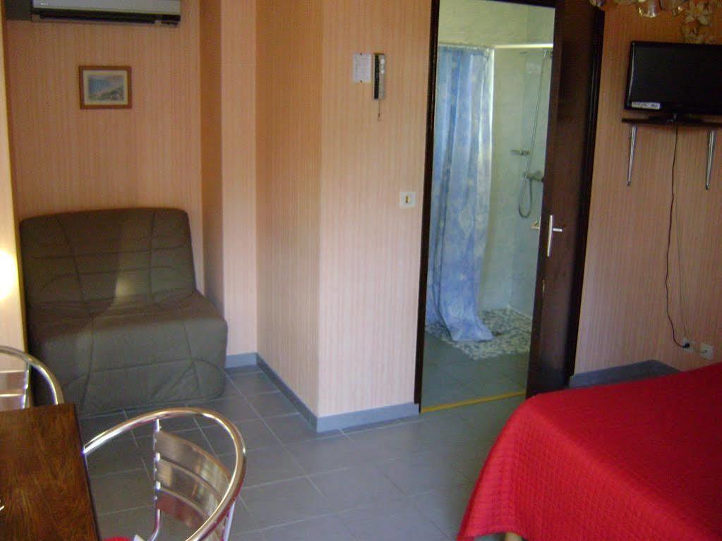 Hotel Logis Relais De Frejeroques Foissac (Aveyron)